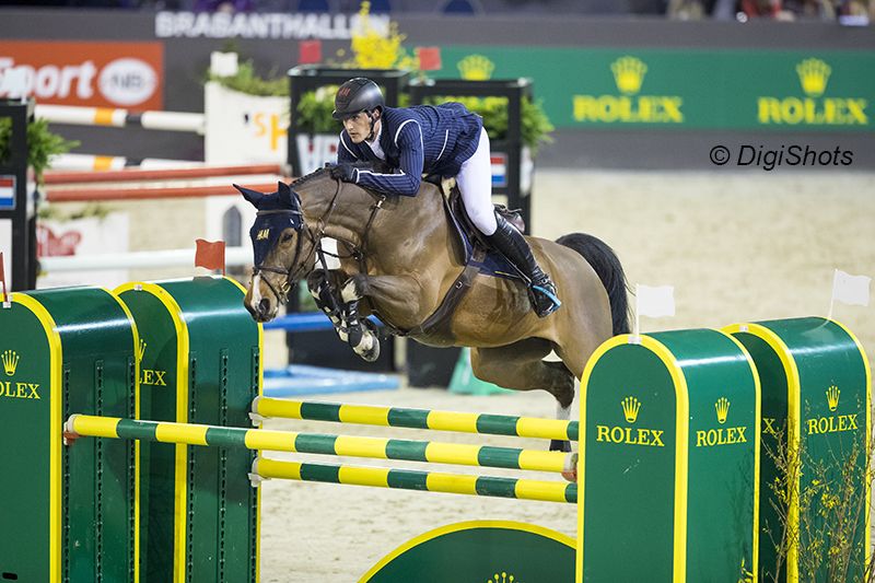 Nicola Philippaerts vooraan