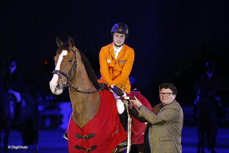 Sleiderink wins first international jumping class